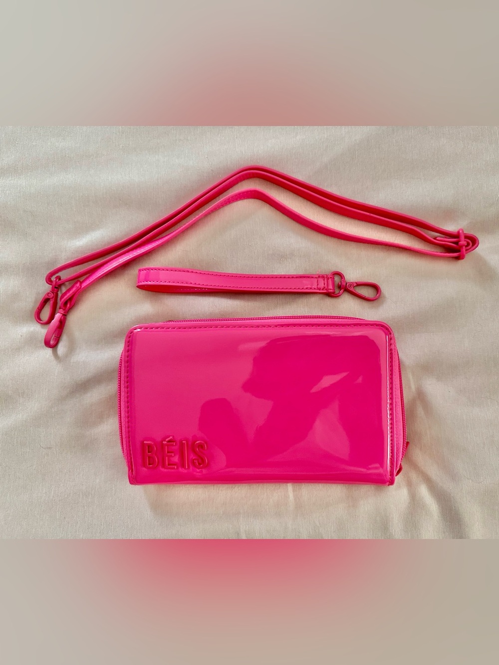 BEIS X BARBIE
The Travel Wallet in Barbie™ Pink NWOT - Picture 5 of 13